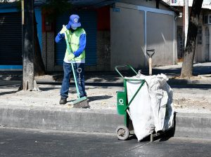 Limpieza profunda en la Av. Abdón Calderón del Guasmo Sur