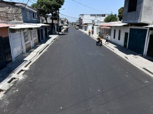 Desaparecen los baches en las calles de la cooperativa Nueva Granada en el Guasmo Central