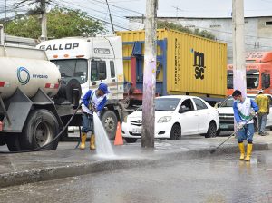 4.000 kg de basura se recogen a diario en el sector de la Av. Cacique Tomalá