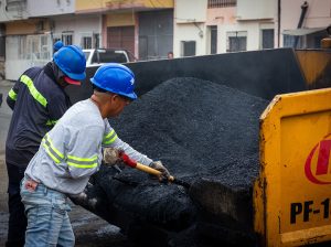 Alcalde Aquiles Alvarez supervisa obras en el Guasmo que beneficiarán a 230.000 habitantes