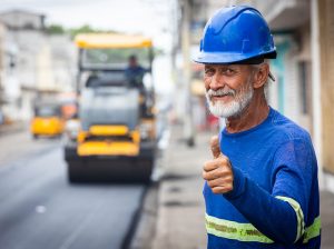 Alcalde Aquiles Alvarez supervisa obras en el Guasmo que beneficiarán a 230.000 habitantes