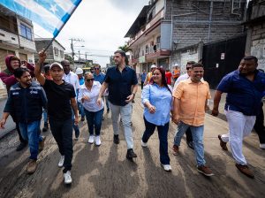 Alcalde Aquiles Alvarez supervisa obras en el Guasmo que beneficiarán a 230.000 habitantes