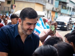 Alcalde Aquiles Alvarez supervisa obras en el Guasmo que beneficiarán a 230.000 habitantes