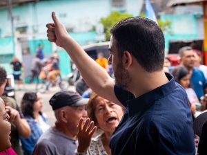 Alcalde Aquiles Alvarez supervisa obras en el Guasmo que beneficiarán a 230.000 habitantes