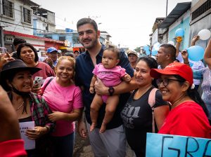 Alcalde Aquiles Alvarez supervisa obras en el Guasmo que beneficiarán a 230.000 habitantes