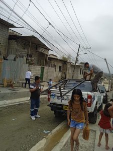 Brigadistas de la Dirección de Inclusión Social rescatan a cuatro menores de edad durante un incendio