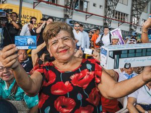 Alcalde Aquiles Alvarez lideró la entrega de las primeras 500 tarjetas La Guayaca