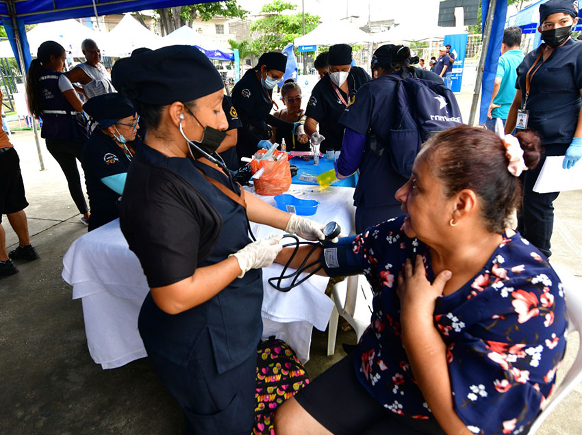 Municipio de Guayaquil llevó sus servicios a 932 habitantes del sur