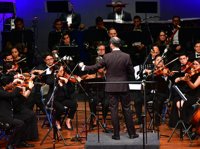 Orquesta Filarmónica deleitó al público con el concierto “La Magia del Tango”