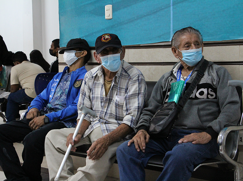 Hospital Bicentenario atiende hasta 650 pacientes diarios en medio de repunte de enfermedades respiratorias en Guayaquil